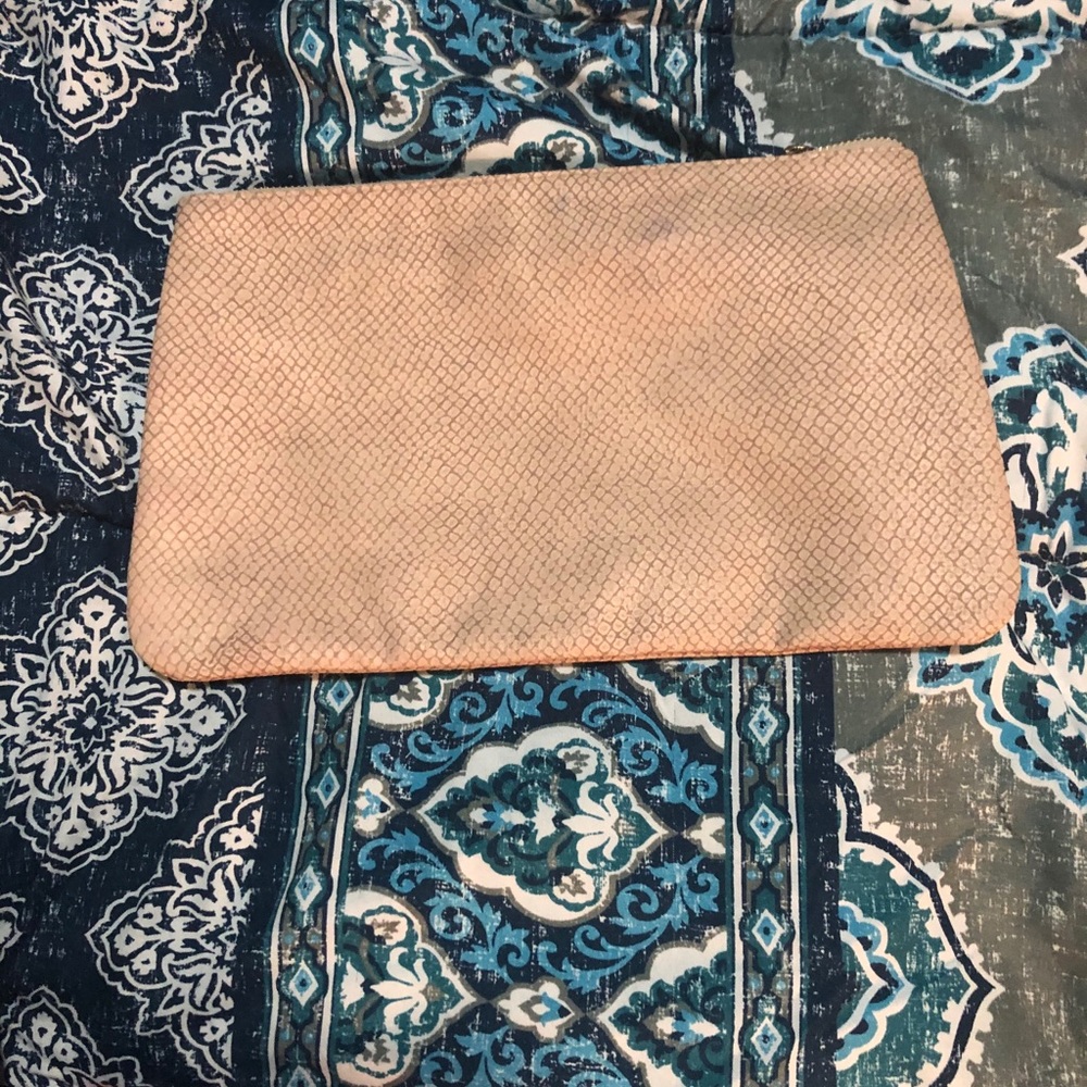 Nude clutch